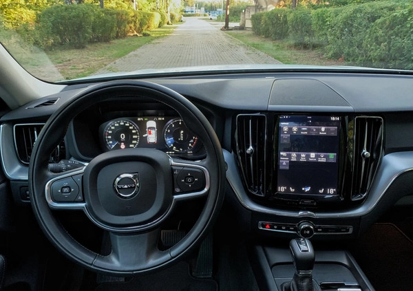 Volvo XC 60 cena 118900 przebieg: 105000, rok produkcji 2018 z Białystok małe 137